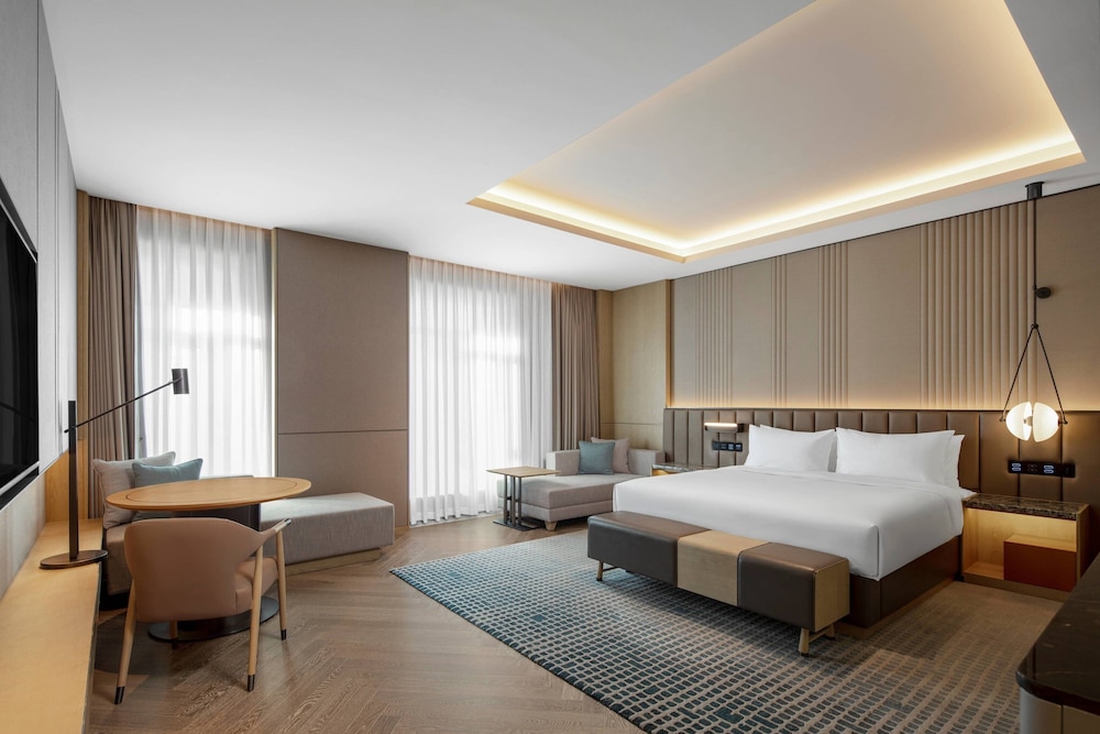Executive Room, 1 King Bed - Photo 1
