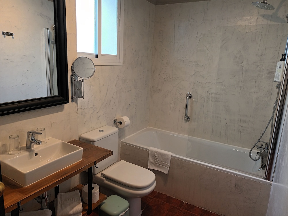 Standard Twin Room - Photo 5