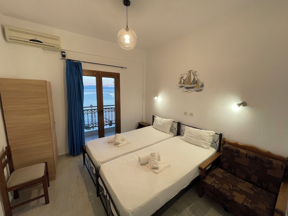 Standard Studio, Sea View