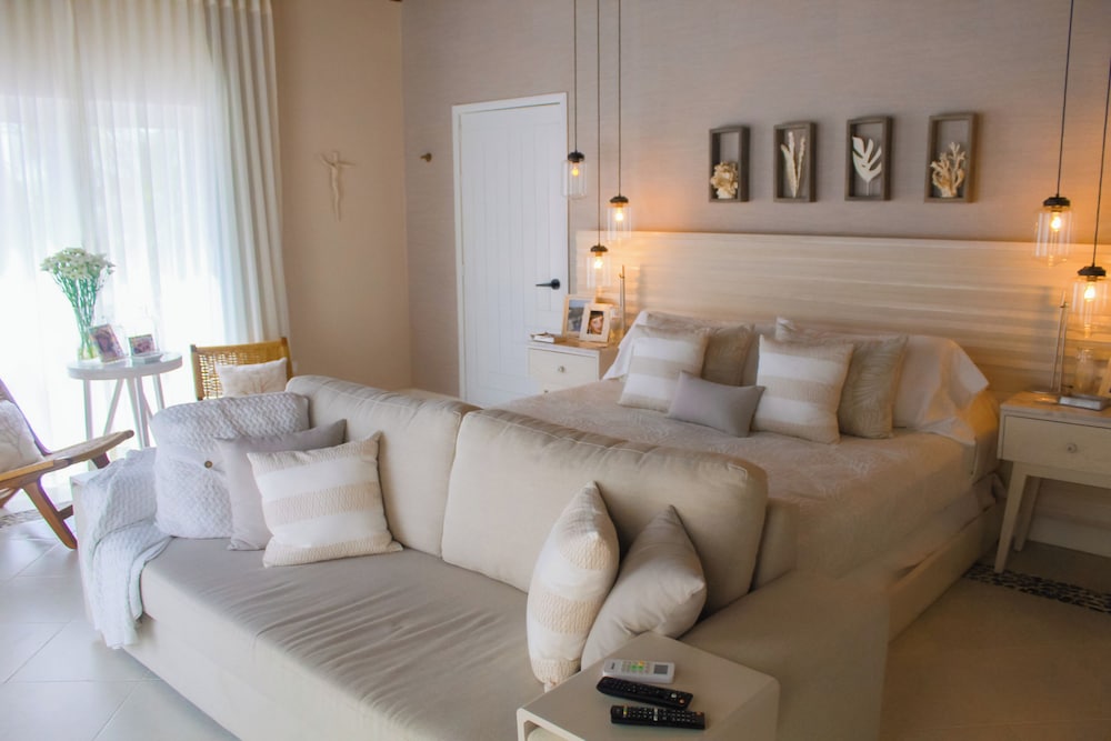 Luxury House photo 1