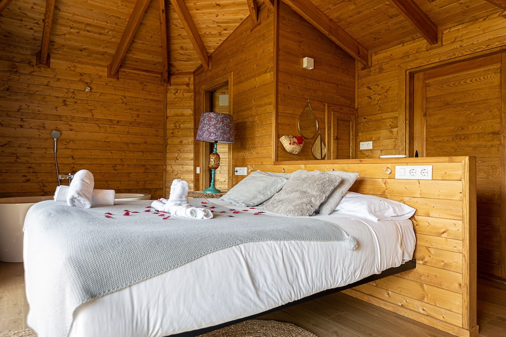 Suite, Hot Tub