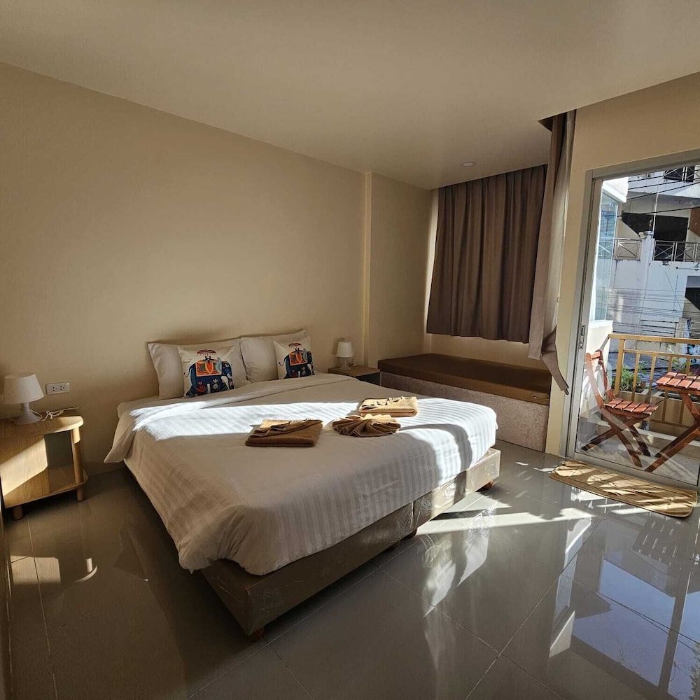 Deluxe Double Room, 1 King Bed, Non Smoking, Balcony