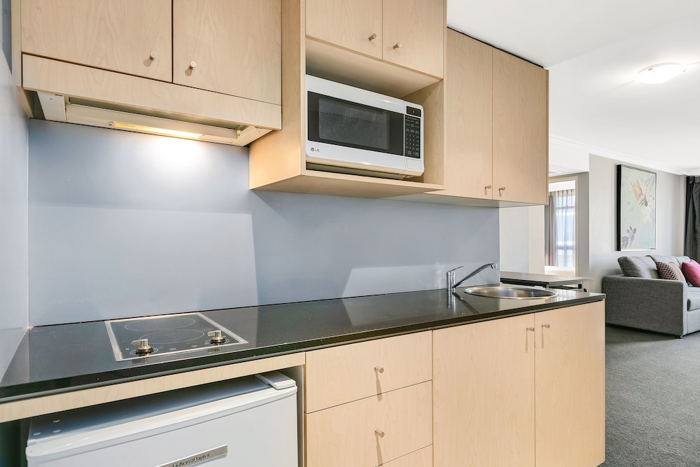 1 Bedroom Apartment - Weekly Housekeeping - Photo 6