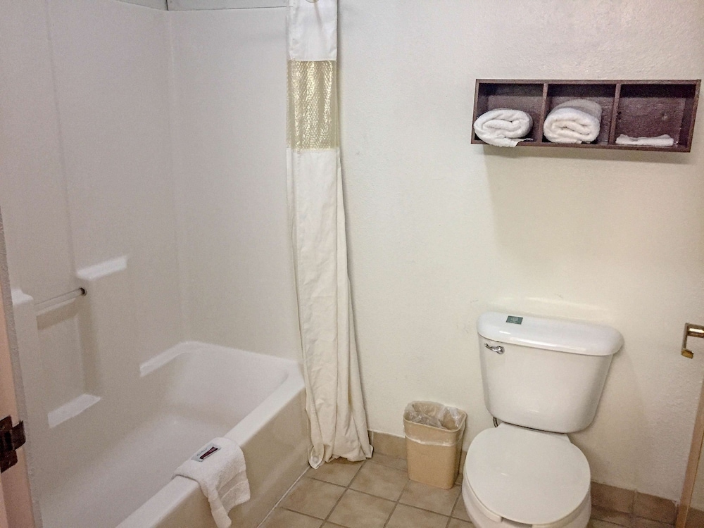 Deluxe Room, 2 Double Beds, Non Smoking, Refrigerator & Microwave - Photo 5