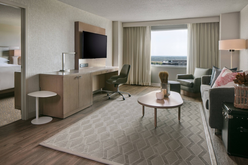 Junior Suite, 1 King Bed with Sofa bed - Photo 4