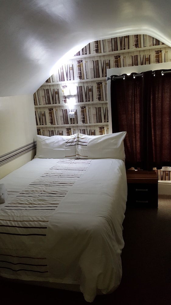 Triple Room, Ensuite photo 2