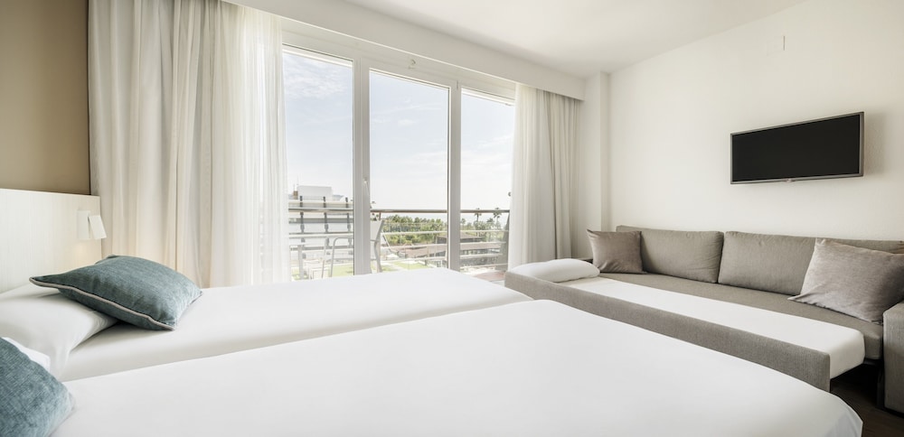 Double Room (with extra bed) (3 Adults) photo 2