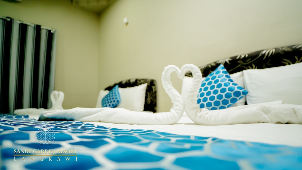 Deluxe Room, 2 Queen Beds, Non Smoking photo 2
