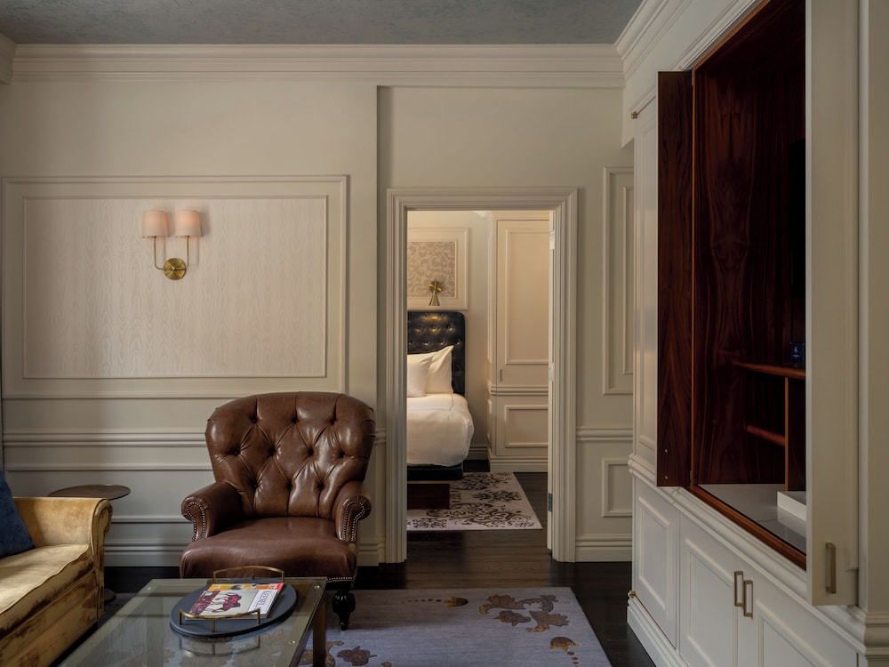 Premier Suite, 1 King Bed with Sofa bed