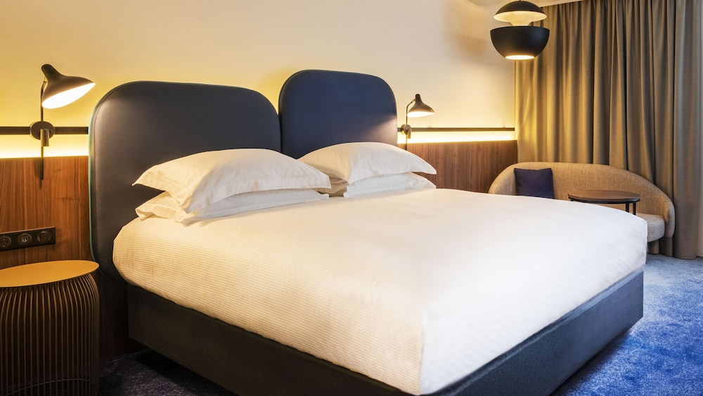 Standard Room, 1 King Bed with Sofa bed - Photo 6