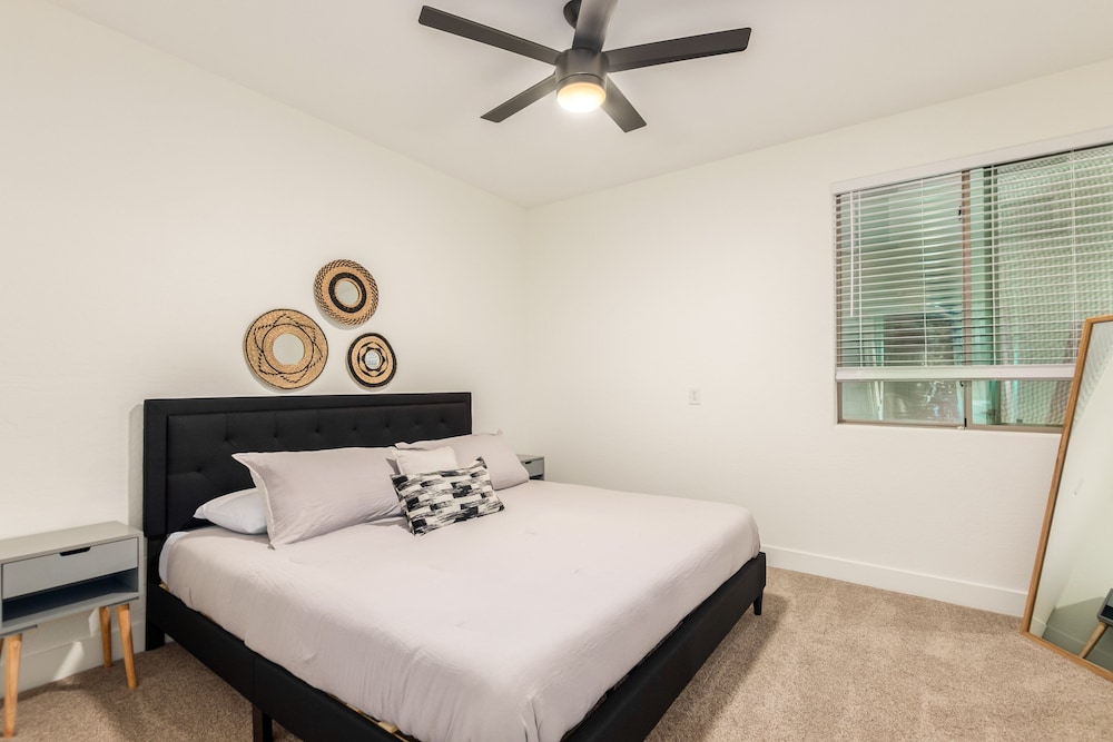 House, Multiple Beds, Pool Access, City View (Powell Chandler)