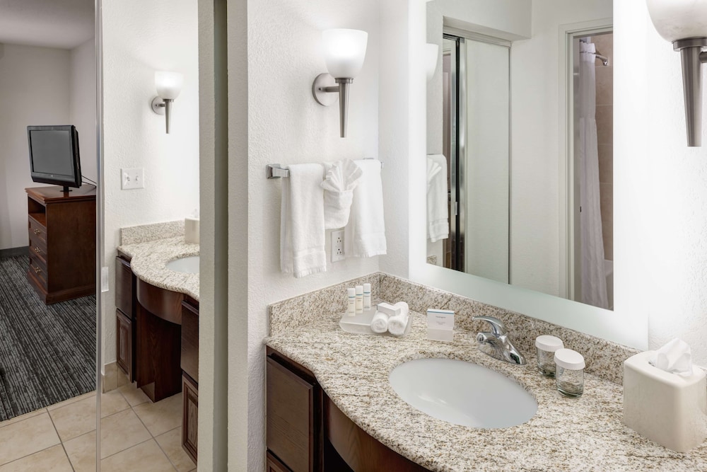 Studio, 1 Queen Bed, Accessible (Mobility & Hearing, Roll-in Shower) - Photo 5