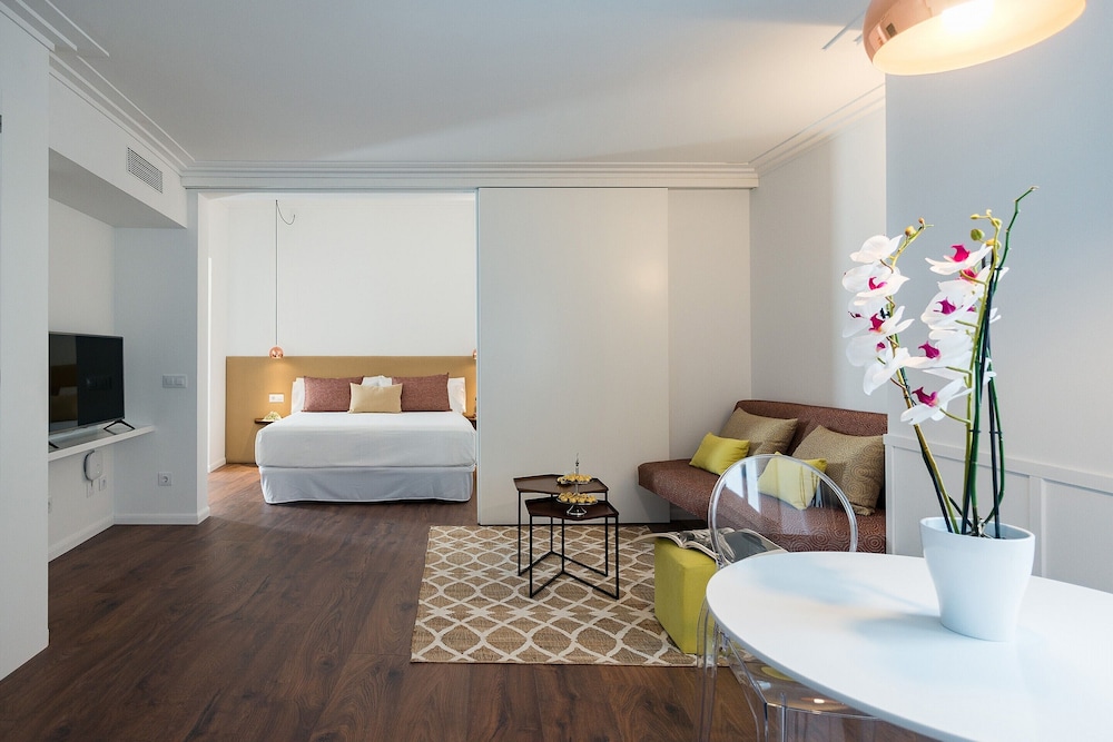 Superior Suite - Photo 10