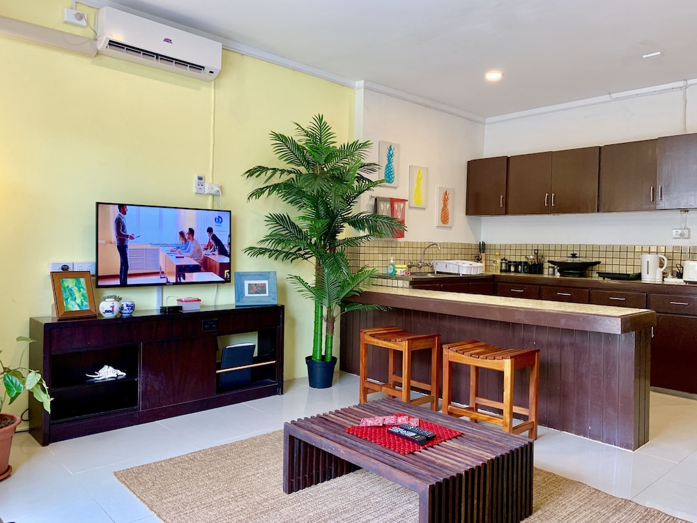 House, 1 Bedroom photo 2