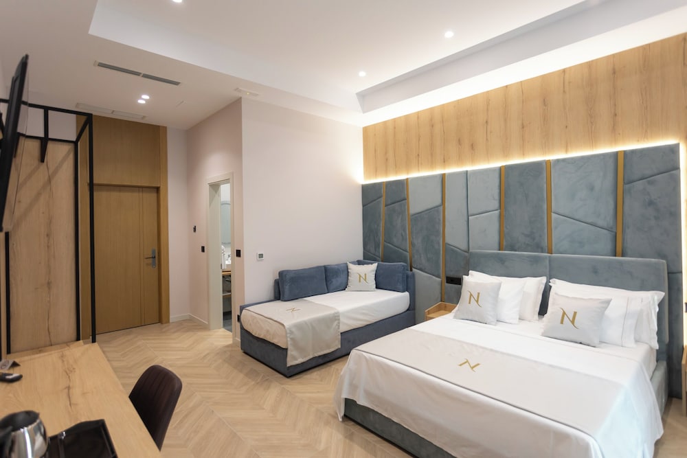 Deluxe Quadruple Room, Balcony, City View photo 2