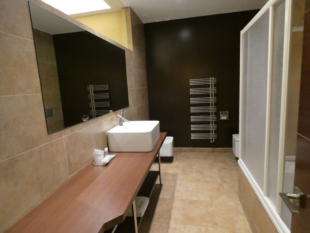 Standard Double or Twin Room - Photo 20