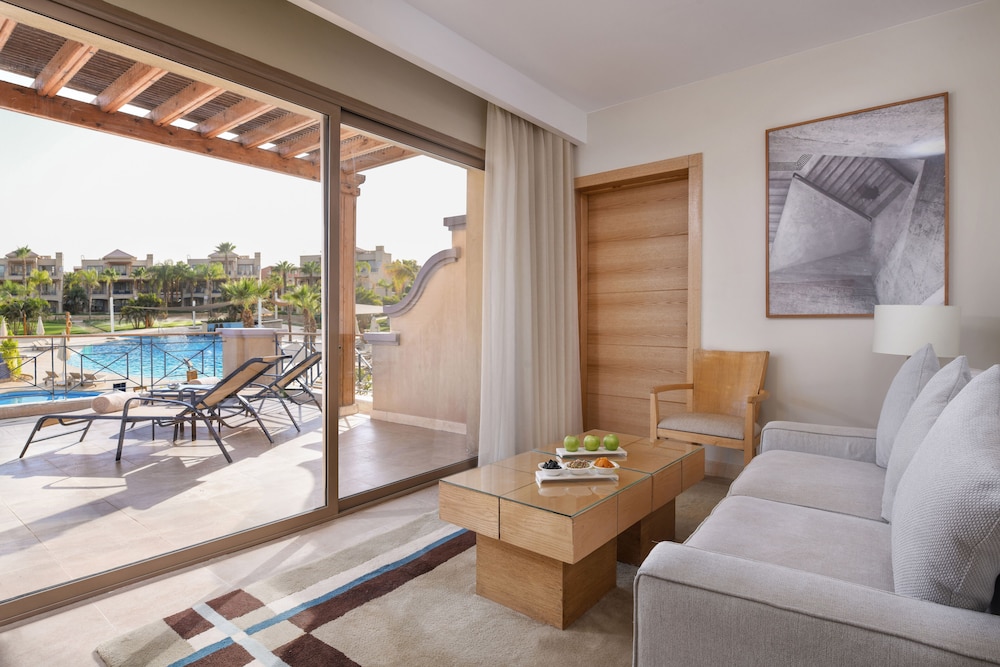 Executive Suite - Photo 4