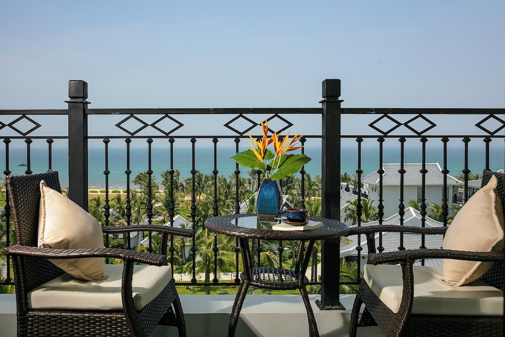 Sky Deluxe Ocean View King Room - Photo 12