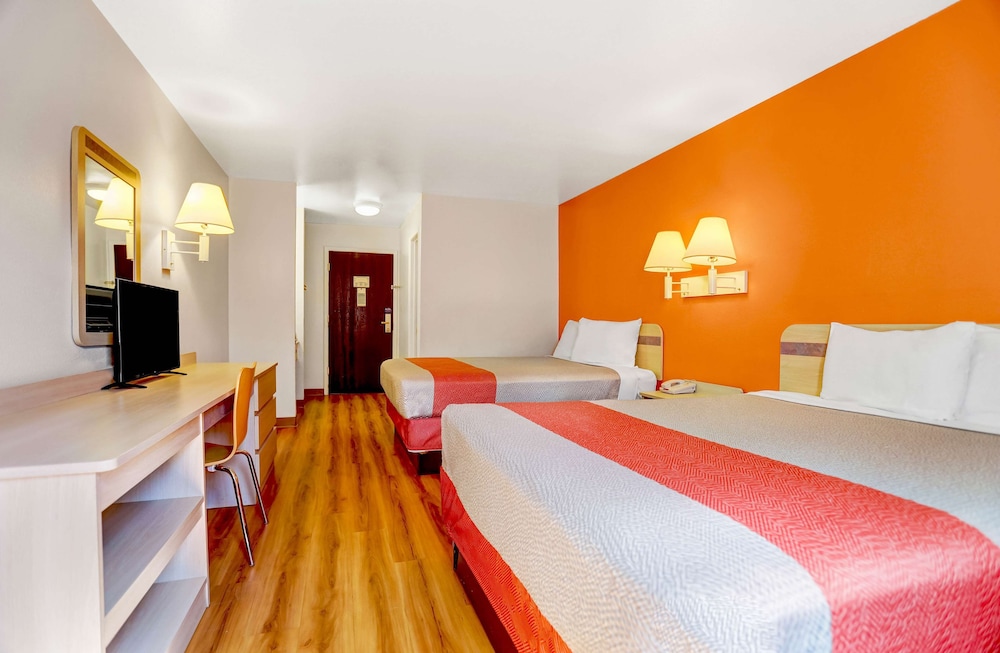 Standard Room, 2 Queen Beds, Non Smoking photo 1
