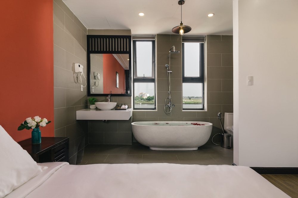 Luxury Suite, River View - Photo 1