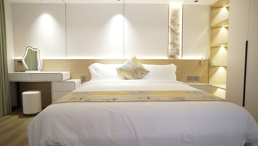 Signature Mobile Home, 1 King Bed with Sofa bed