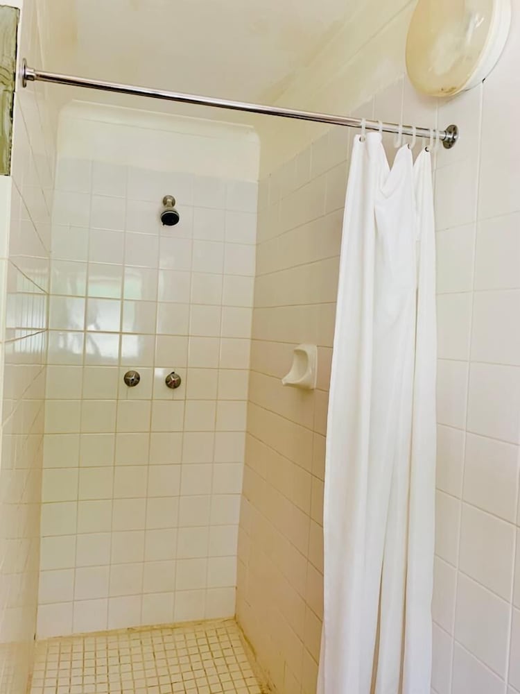 Standard Room, 1 Bedroom, Private Bathroom photo 2