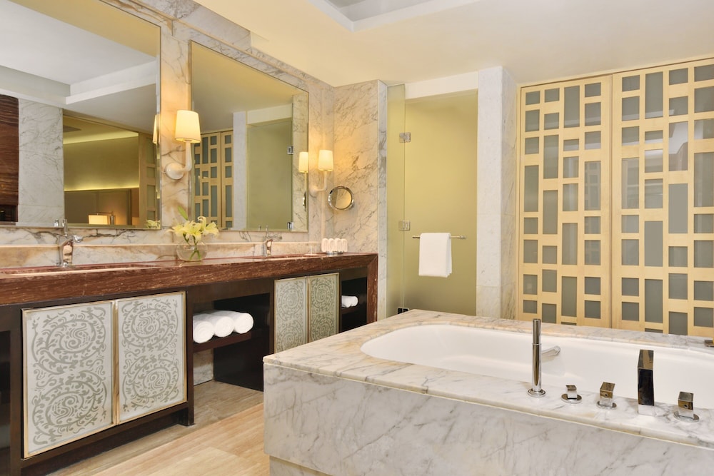 Executive Suite, 1 Bedroom - Photo 4