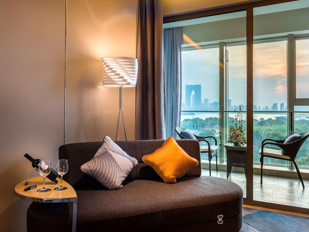 Deluxe Room, 1 King Bed