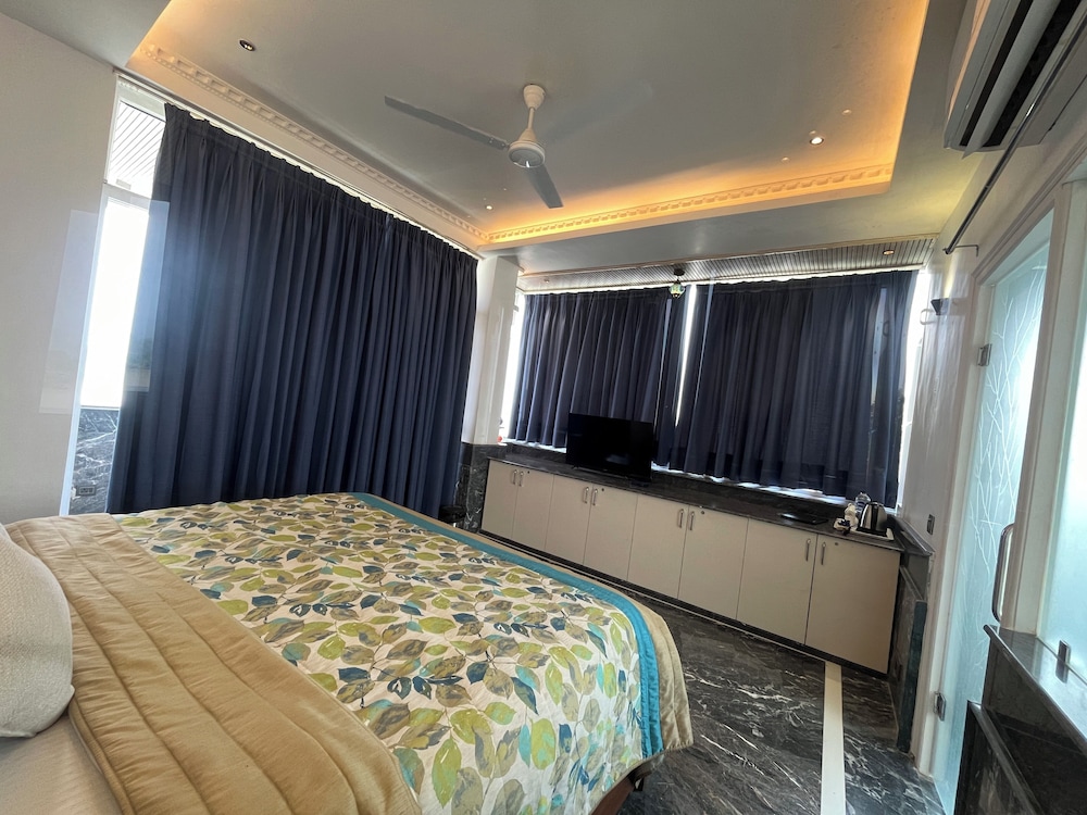 Luxury Suite