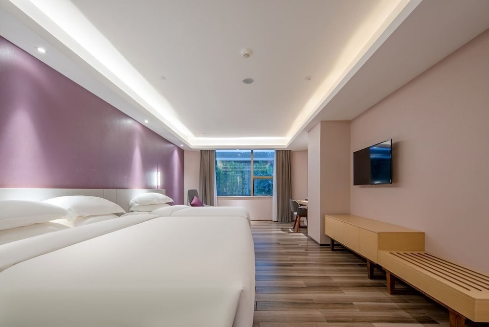 Family Triple Room, City View photo 2