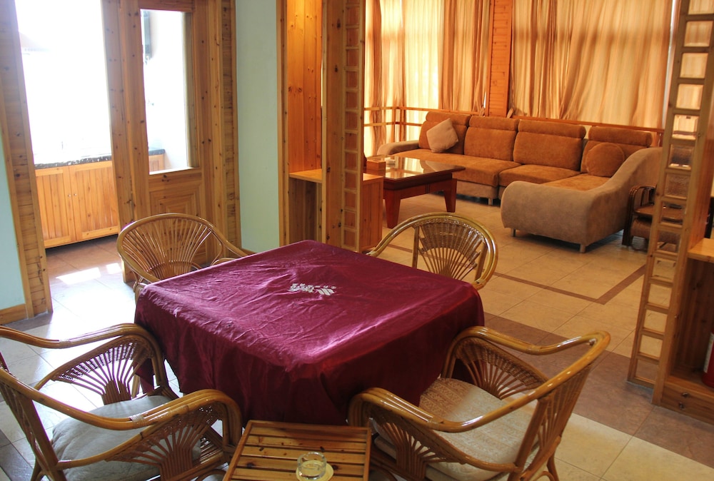 Design Suite with View photo 2
