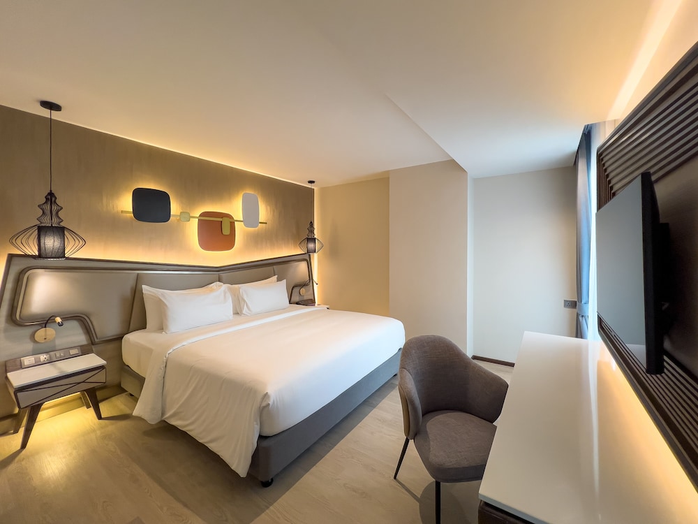 Amethyst One Bed Room Suit
