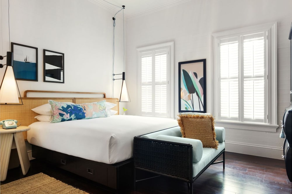 Room, Balcony (Cypress)