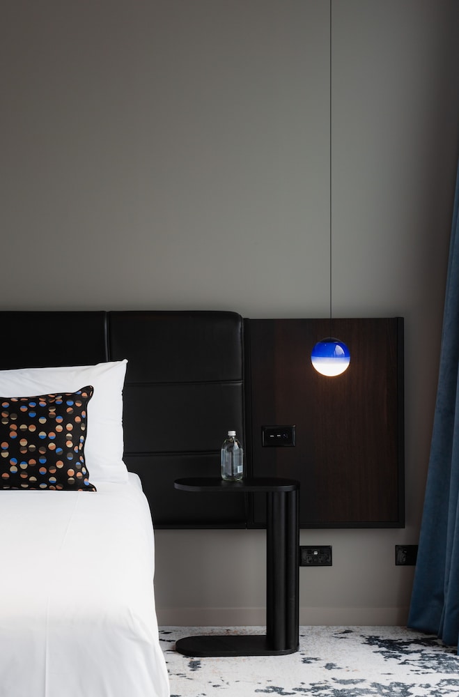 The Suite - Photo 15