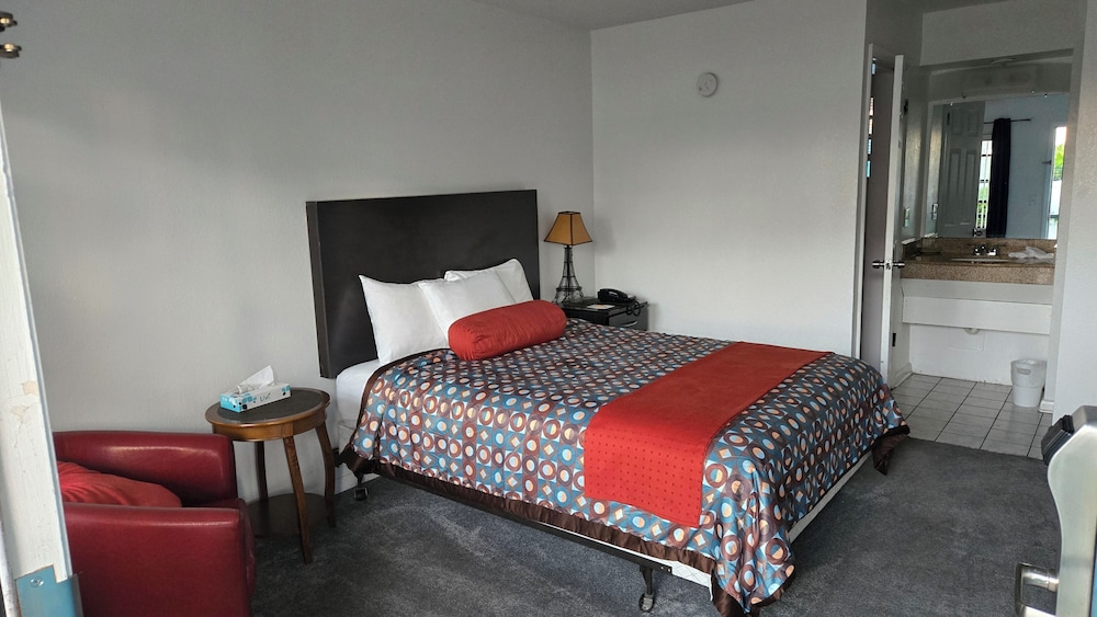 Standard Room, 1 Queen Bed, Non Smoking