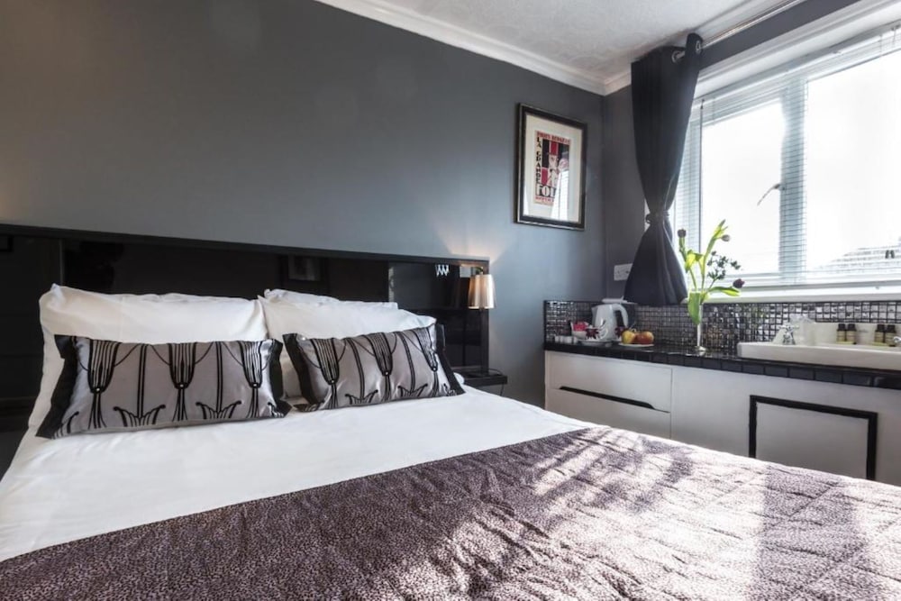Double Room, Shared Bathroom (Budget) photo 2