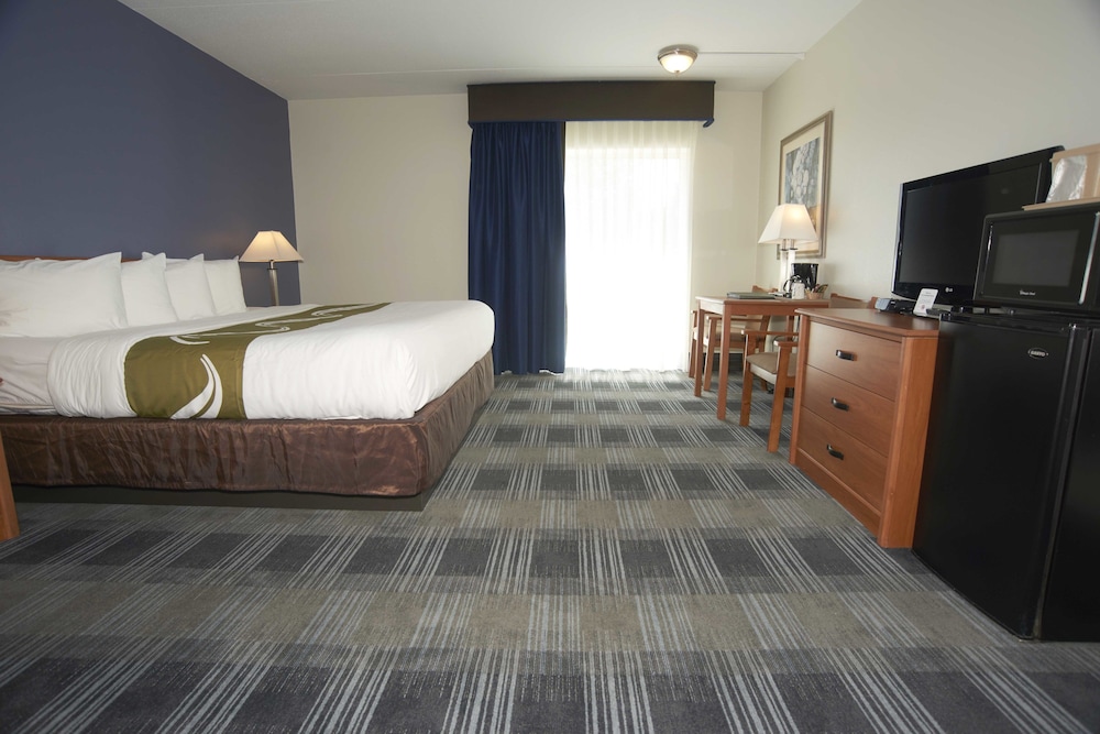 Standard Room, 1 King Bed, Non Smoking - Photo 12