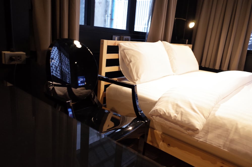 SL2 Classic: King Room with Private External Bathroom photo 2