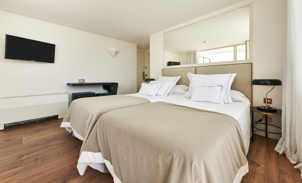 Double Room, Balcony, Sea View - Photo 3