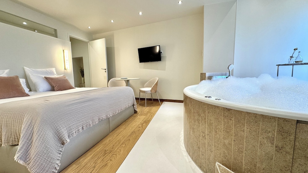 Suite Luxe Bellecour, 5 place Bellecour, 69002 Lyon photo 3