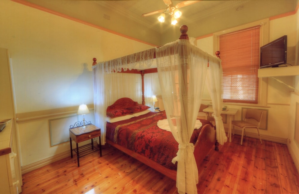 Heritage Queen Room photo 3