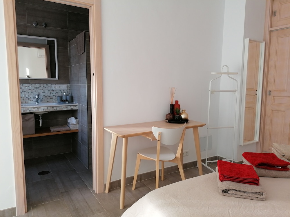 Deluxe Double Room, 1 Queen Bed, Non Smoking, Sea View photo 3