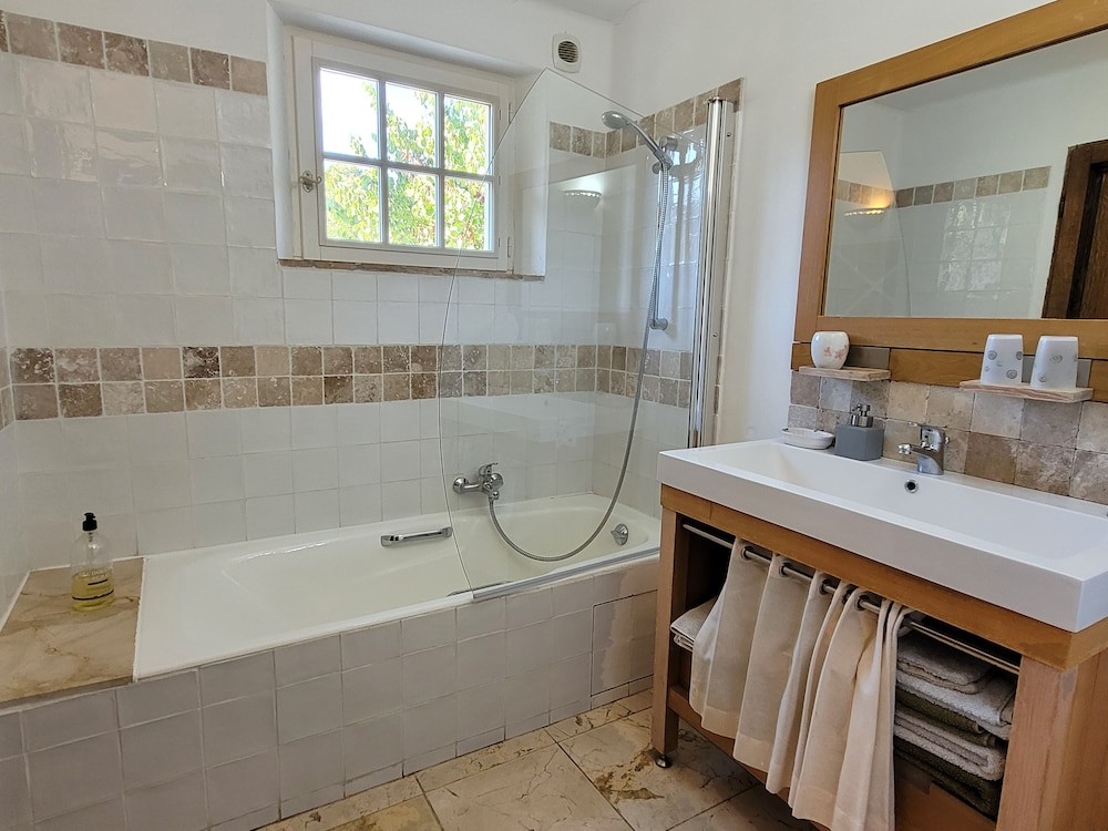 Comfort Double Room, Private Bathroom, Pool View photo 2