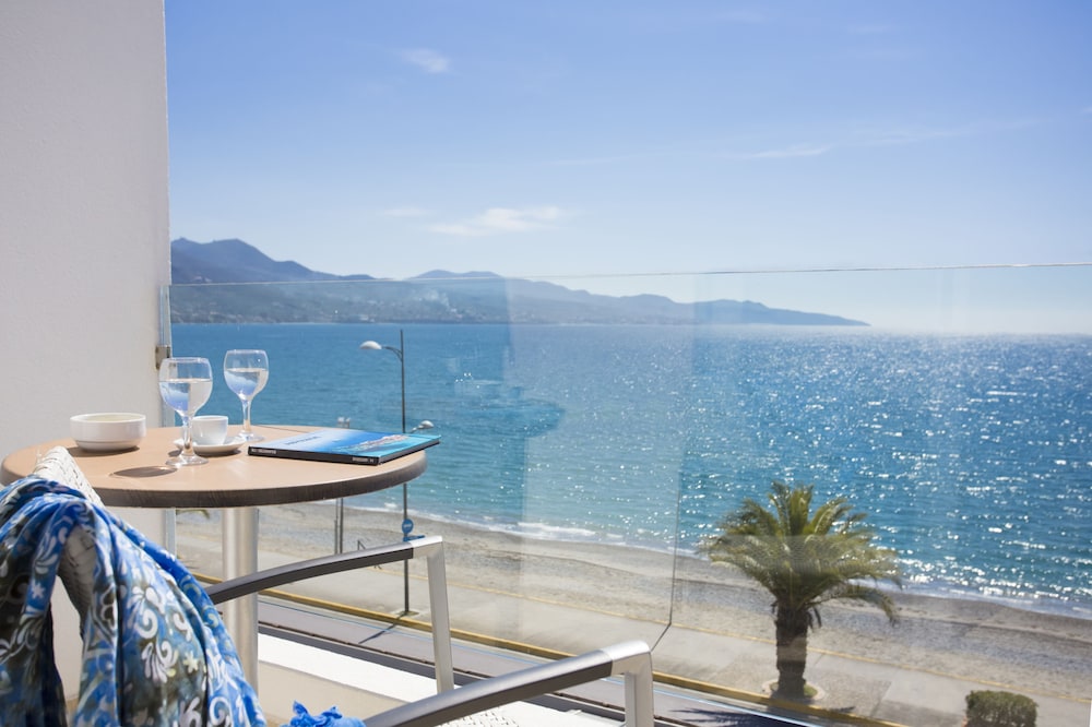 Double Room, Sea View - Photo 3