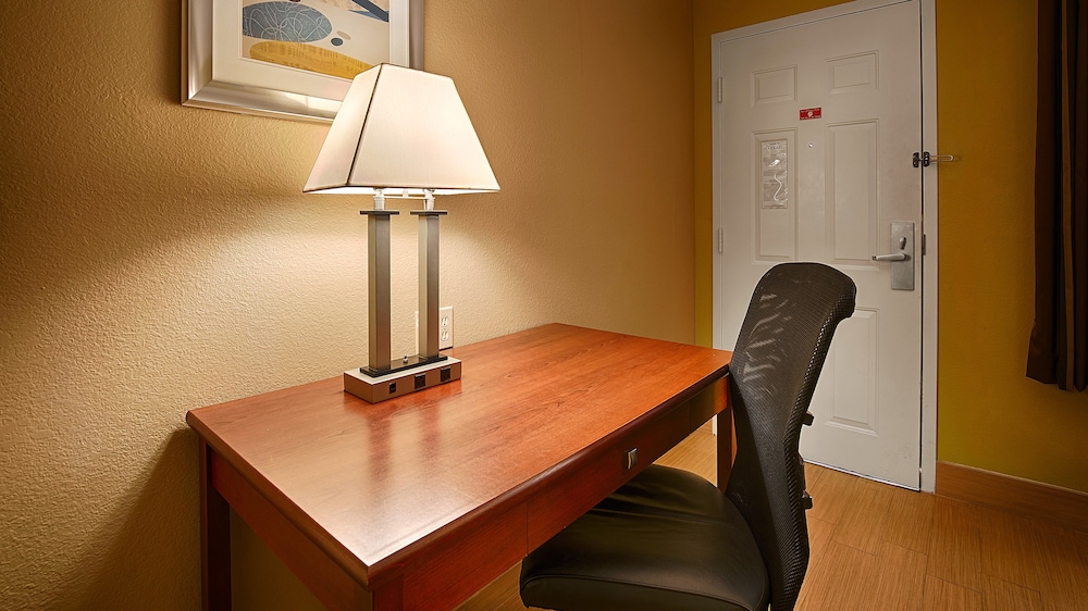 Standard Room, 1 Queen Bed, Accessible, Bathtub photo 1