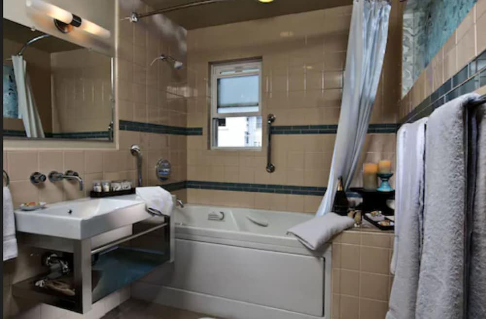 Junior Suite, Partial Ocean View - Photo 9