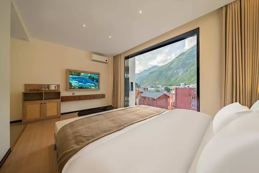 Classic Double Room, Hill View photo 2