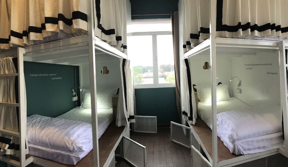 Dormitory 8 Bed Mixed with Own Bathroom