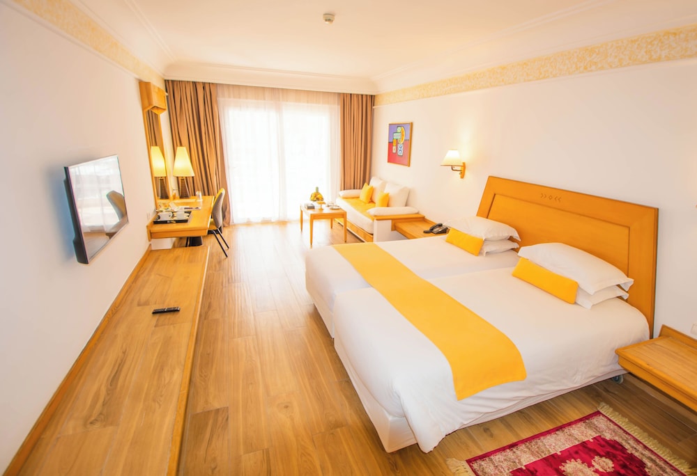 Luxury Twin Room, Pool View - Photo 11
