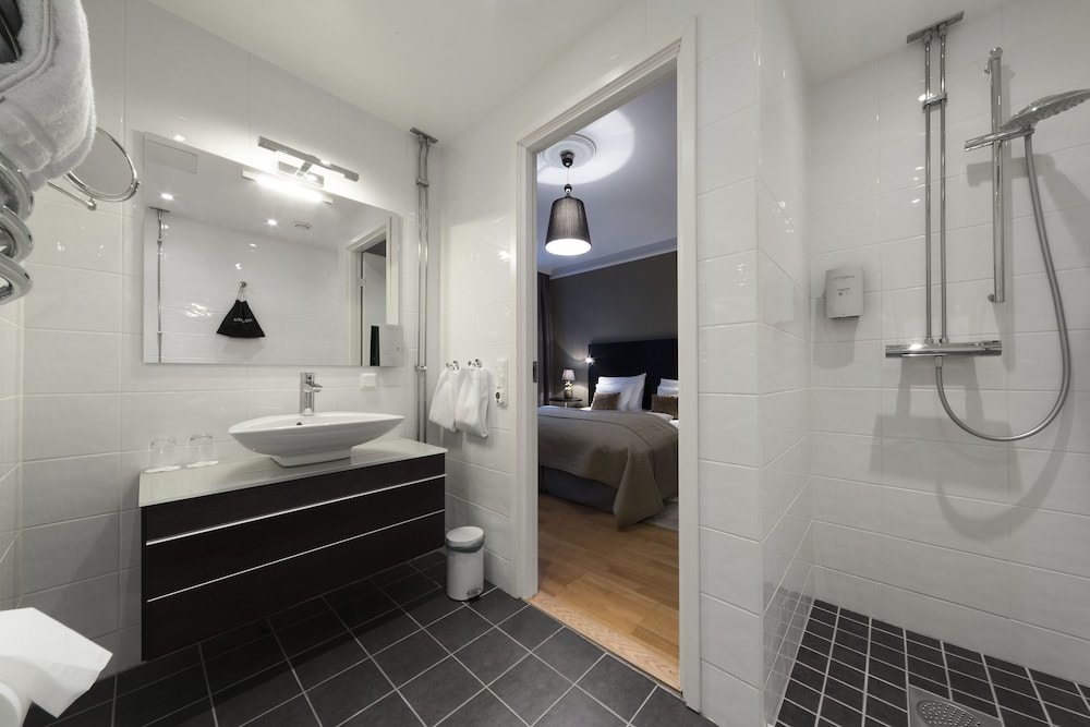 Standard Room, 2 Twin Beds, Non Smoking - Photo 6